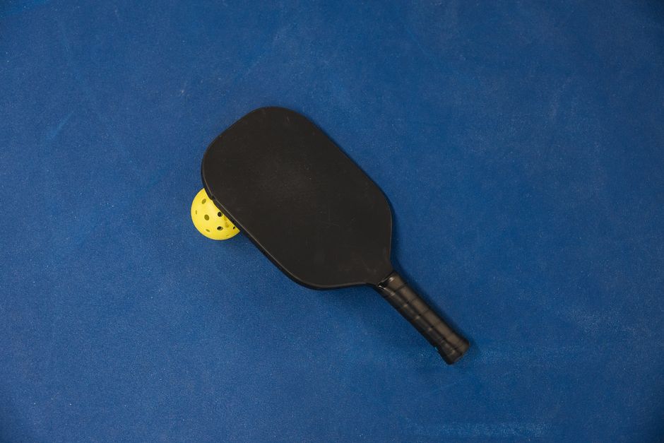 So sánh vợt Pickleball Carbon và Fiberglass - Vợt Pickleball hiện đại
